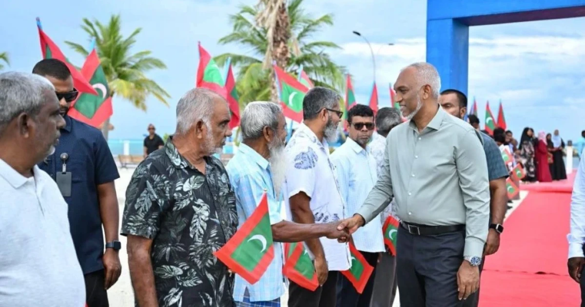 President receives a warm welcome from Gaafaru